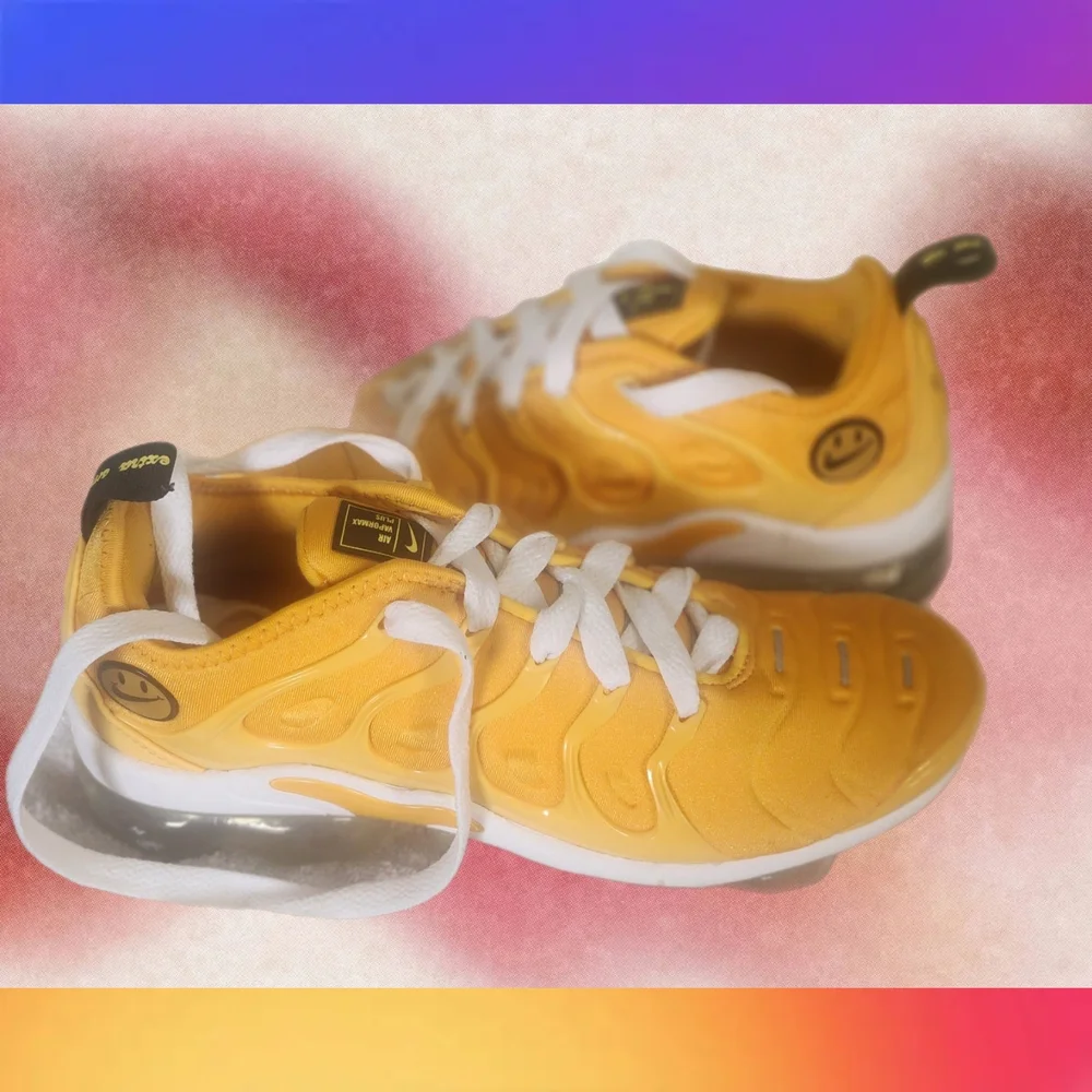 Nike Air Vapor Max "Go The Extra Smile" Womens Sneaker Size 7.5 - Picture 3 of 6